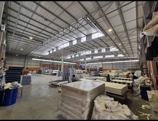 2,889M² WAREHOUSE TO LET IN COSMO BUSINESS PARK